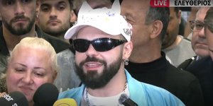Ο Akylas στο αεροδρόμιο