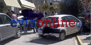 Ηλικιωμένος έπεσε πάνω σε 4 αυτοκίνητα στο Αλιβέρι
