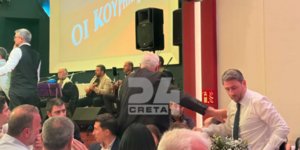 Σε γάμο στο Ηράκλειο ο Νίκος Ανδρουλάκης με κουμπάρα την Μαρία Τζομπανάκη