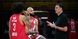 Ο Μπαρτζώκας έστειλε το μήνυμα: Ο Ολυμπιακός αγνοεί τον... θόρυβο και κοιτάζει τη Φενέρμπαχτσε