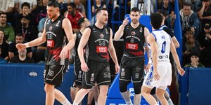 Οι παίκτες του Βίκος Ιωαννίνων πανηγυρίζουν στον τελικό απέναντι στον Παπάγου