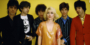 Η αυτοβιογραφία του ντράμερ των Blondie (πρώτος δεξιά) λειτουργεί ως ένα ζωντανό ντοκουμέντο της χαοτικής μουσικής σκηνής της Νέας Υόρκης των δεκαετιών του ’70 και του ’80 / WIKIPEDIA