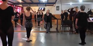 Μπαλαρίνα 100 ετών εξακολουθεί να διδάσκει στη Χιλή