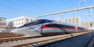 Ένα τρένο υψηλής ταχύτητας CR450-AF στο Πεκίνο
