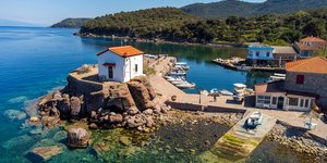 εκκλησακι σε βραχο