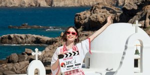 Lilly Collins στη Μύκονο