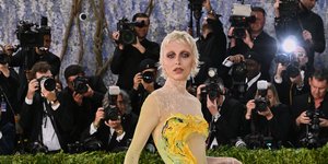 Η Έμμα Τσάμπερλεϊν στο Met Gala