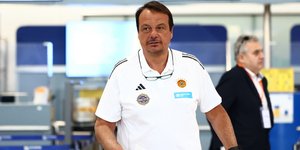 Ο Έργκιν Άταμαν στο αεροδρόμιο του «Ελ. Βενιζέλος» ενόψει της αναχώρησης του Παναθηναϊκού AKTOR