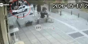 Εύοσμος: Η στιγμή του ξυλοδαρμού του 22χρονου