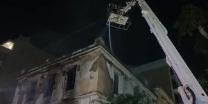 Φωτιά σε εγκαταλελειμμένο κτίριο στο Κουκάκι