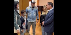Ο Άδωνις Γεωργιάδης συναντήθηκε με τη μικρή κοπέλα