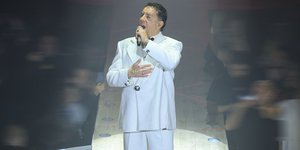 Ο τραγουδιστής Γιώργος Μαζωνάκης 