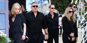 Μαρί Κωνσταντάτου, Αντώνης Ρέμος και Υβόννη Μπόσνιακ, Ίλια Ίβιτς και Ελένη Πετρουλάκη στην κηδεία της Γωγώς Μαστροκώστα 