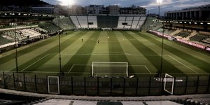 Το γήπεδο της Λεωφόρου Αλεξάνδρας σε νυχτερινό αγώνα 