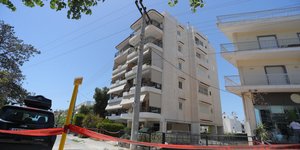 Η πολυκατοικία, από την ταράτσα της οποίας οι 17χρονες έκαναν βουτιά στο κενό 