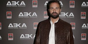 Ο τραγουδιστής Ηλίας Βρεττός