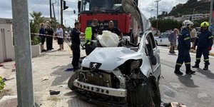 Συγκλονισμένη είναι η τοπική κοινωνία της Ρόδου από το τροχαίο δυστύχημα που σημειώθηκε την Κυριακή (17/5) στην περιοχή Αφάντου