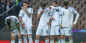 Οι παίκτες της Εθνικής Ιταλίας μετά τον αποκλεισμό από την Βοσνία