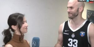 Ο Νικ Καλάθης άπλωσε το χέρι σε ρεπόρτερ και κανείς δεν περίμενε αυτό που συνέβη