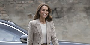 Η Κέιτ Μίντλετον στην Ιταλία φόρεσε τα δίχρωμα παπούτσια που ταιριάζουν με τα πάντα