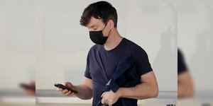 Ο Κίλιαν Μέρφι στο αεροδρόμιο «Ελευθέριος Βενιζέλος»