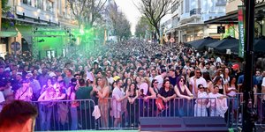 κοσμος στην οδό Αθηνάς