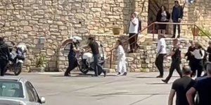 Η στιγμή της έντασης με την αστυνομία στην κηδεία του Νικήτα