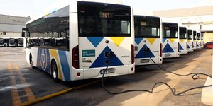 Λεωφορεία στους δρόμους της Αθήνας