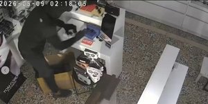 Ληστές σε κατάστημα με οπτικά