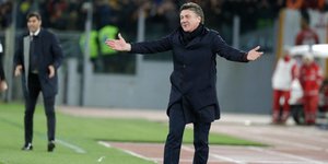 Ο Βάλτερ Ματσάρι την ώρα που προπονεί την ομάδα του