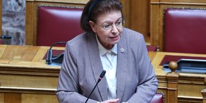 Λινα Μενδώνη καρο σακακι