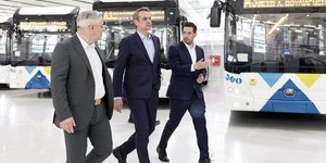 Κ. Μητσοτάκης και Κ. Κυρανάκης στο αμαξοστάσιο Σεπολίων