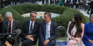 Κυριάκος Μητσοτάκης, Σταύρος Παπασταύρου, Κίμπερλι Γκίλφοϊλ