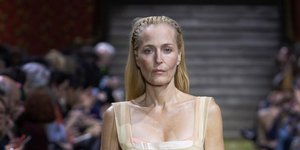 H  Γκίλιαν Άντερσον για την Miu Miu FW26 / Φωτογραφία: Miu Miu