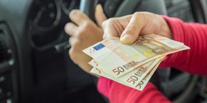 Μετρητά στο αυτοκίνητο