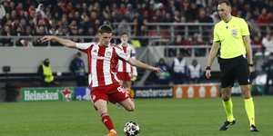 Ο Χρήστος Μουζακίτης στο Ολυμπιακος-Λεβερκούζεν