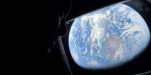 Φωτογραφία της Γης από την αποστολή Artemis ΙΙ στη Σελήνη