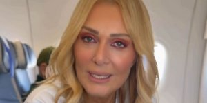 Η Νατάσα Θεοδωρίδου στο αεροπλάνο 