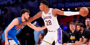 Στιγμιότυπο από το Λέικερς - Θάντερ για το Game 3 στα ημιτελικά του NBA