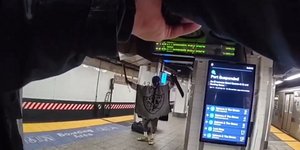 Αστυνομικός στη Νέα Υόρκη εξουδετερώνει με δύο σφαίρες 44χρονο που κρατούσε ματσέτα