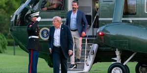 Ο Ντόναλντ Τραμπ με τον γιο του Ντόναλντ Τραμπ Τζούνιορ στον Λευκό Οίκο