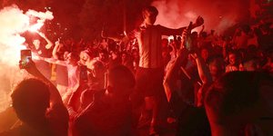 Οι φίλοι του Ολυμπιακού πανηγύρισαν με την ψυχή τους την κατάκτηση της Euroleague