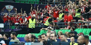 Στα χρώματα του Ολυμπιακού το T-Center τρεις ώρες πριν τον τελικό