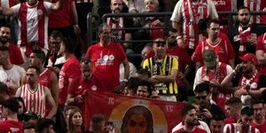 Άτυχος φίλος της Φενέρμπαχτσε κατέληξε μόνος του ανάμεσα στον κόσμο του Ολυμπιακού