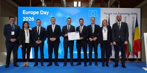 Η επιταγή χρηματοδότησης, ύψους 277 εκατ. ευρώ, για το έργο της αναβάθμισης του τμήματος της σιδηροδρομικής γραμμής που συνδέει την Αλεξανδρούπολη με το Πύθιο παραδόθηκε, συμβολικά, σήμερα από την Ευρωπαϊκή Επιτροπή στο Υπουργείο Υποδομών και Μεταφορών