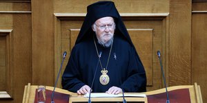 O Οικουμενικός Πατριάρχης Βαρθολομαίος στο βήμα της Βουλής