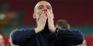 Ο Πεπ Γκουαρντιόλα αποχαιρετά τους φίλους της Μάντσεστερ Σίτι