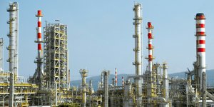 Βιομηχανικές εγκαταστάσεις διυλιστηρίου Πηγή: Freepik