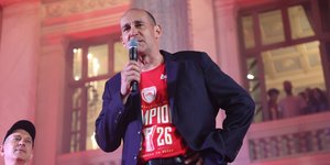 Ο Παναγιώτης Αγγελόπουλος την ώρα των δηλώσεών του