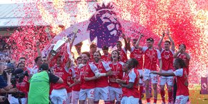 Η Άρσεναλ σήκωσε το πρώτο της πρωτάθλημα, μετά από 22 χρόνια